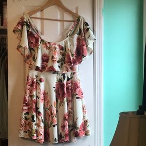 Floral Off-Shoulder Ruffle Dress (Size 0/XL)